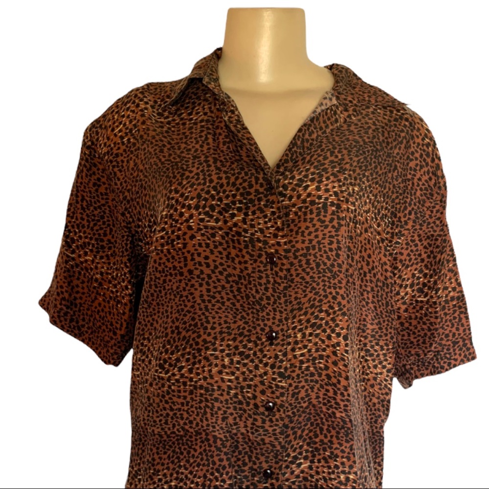 True Vintage 💯% Silk 80s Cheetah Print Button Up Blouse  SL Shoulder Pads